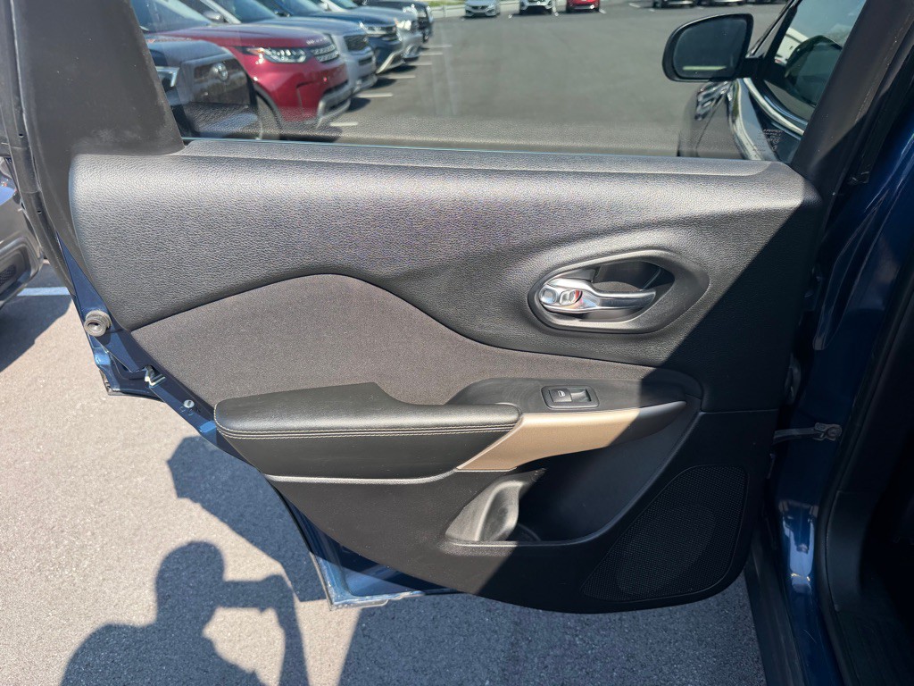 2018 Jeep Cherokee Image 19