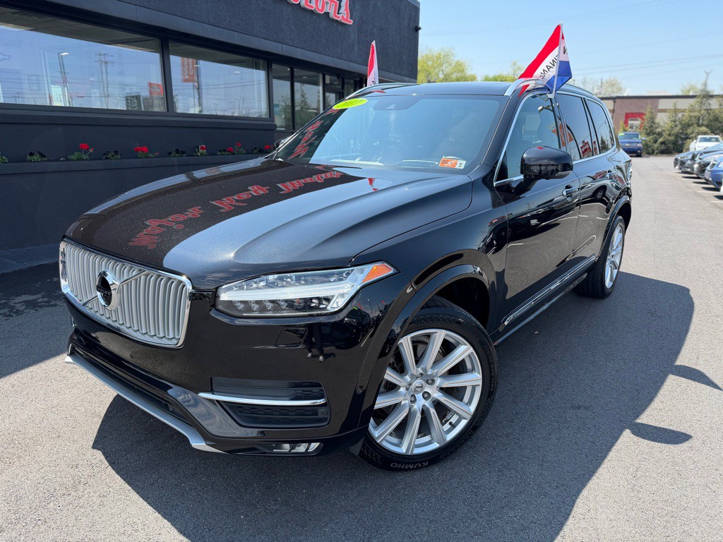 2017 Volvo XC90 Image 1