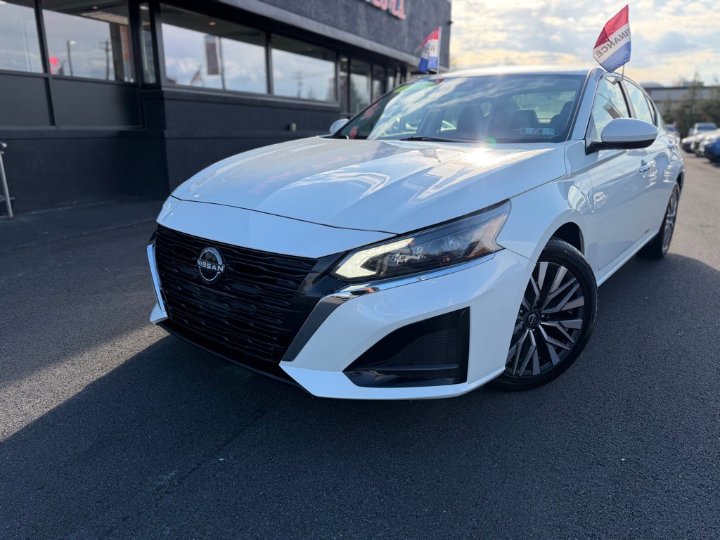 2023 Nissan Altima Image 2