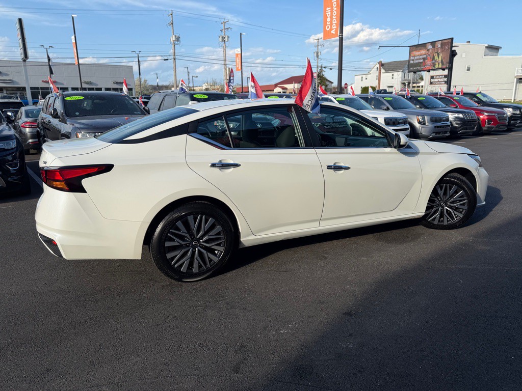 2023 Nissan Altima Image 7