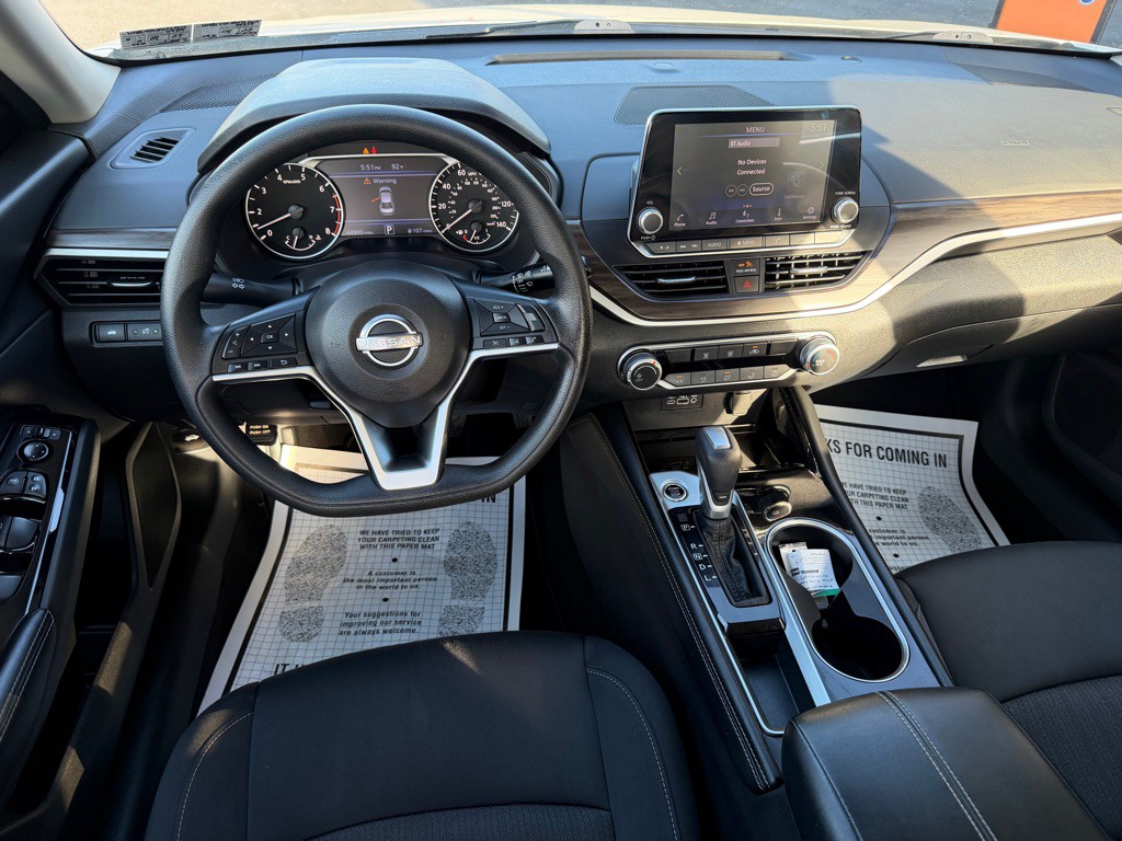 2023 Nissan Altima Image 10