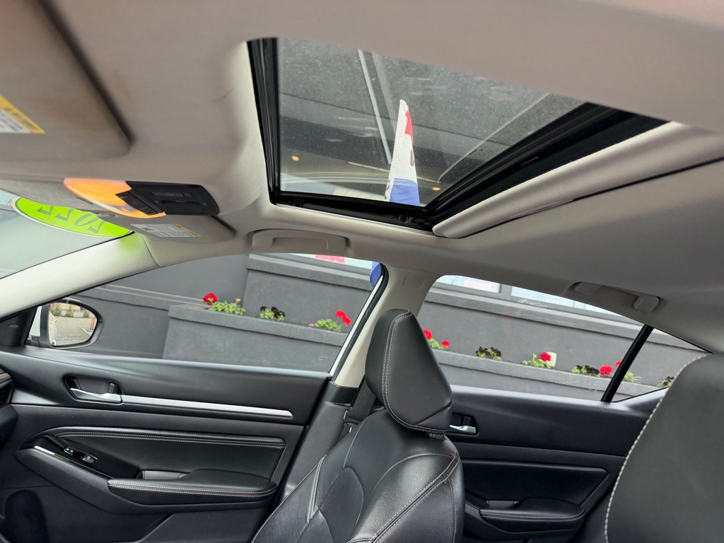 2020 Nissan Altima Image 17