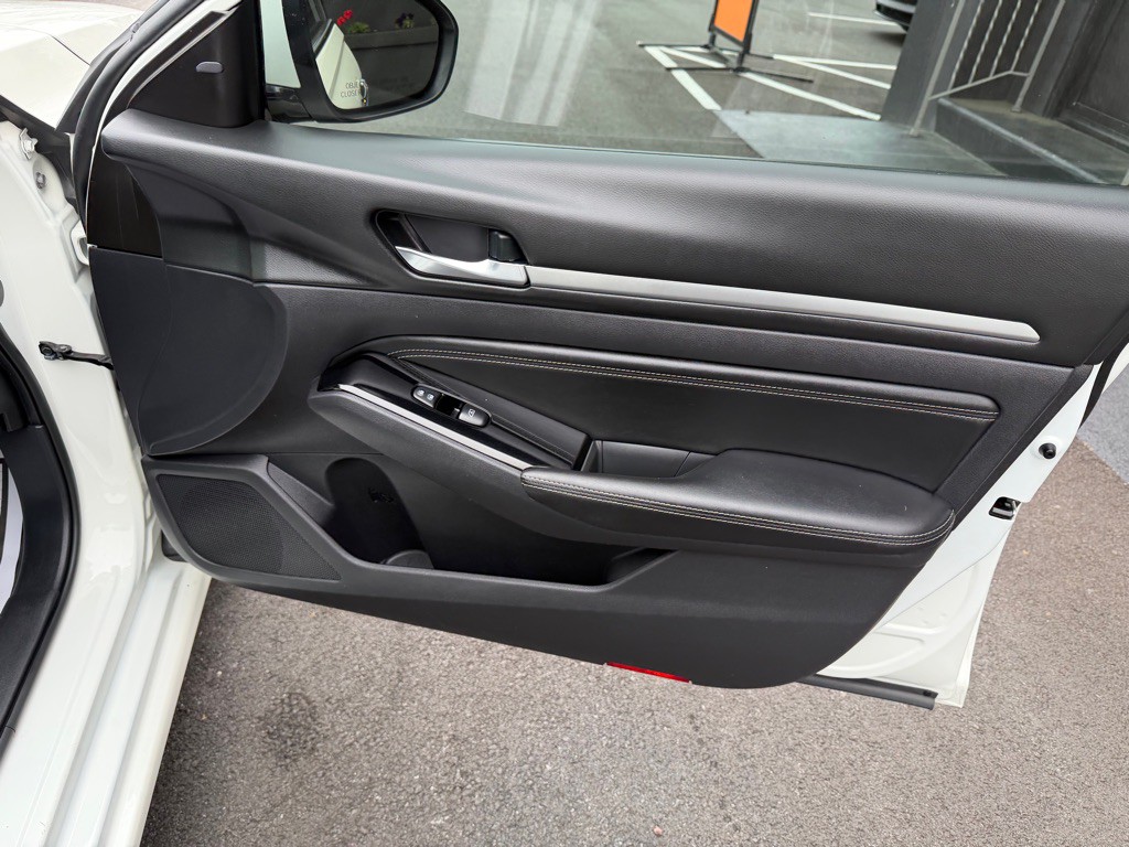 2020 Nissan Altima Image 24