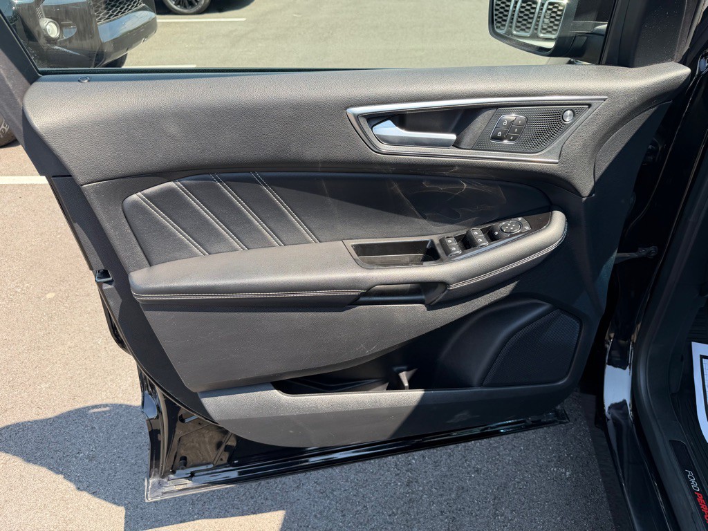 2019 Ford Edge Image 12