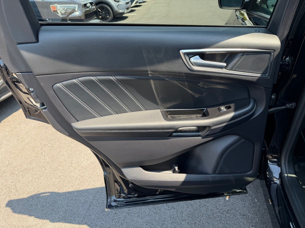 2019 Ford Edge Image 19