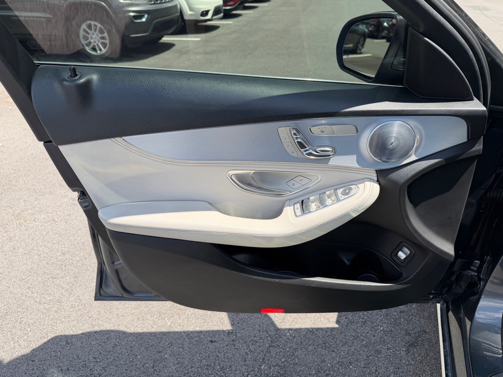 2016 Mercedes-Benz C-Class Image 12