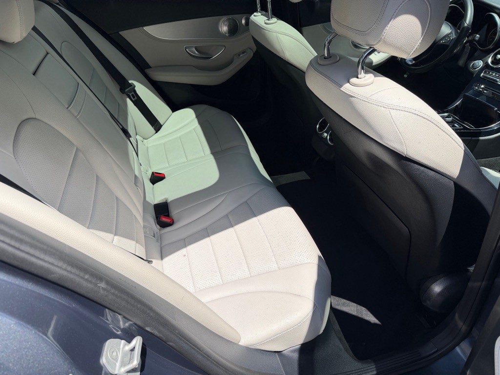 2016 Mercedes-Benz C-Class Image 24