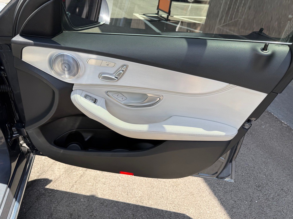 2016 Mercedes-Benz C-Class Image 25