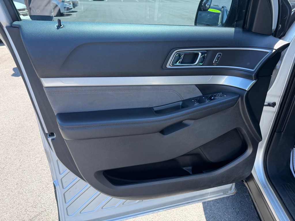 2017 Ford Explorer Image 12