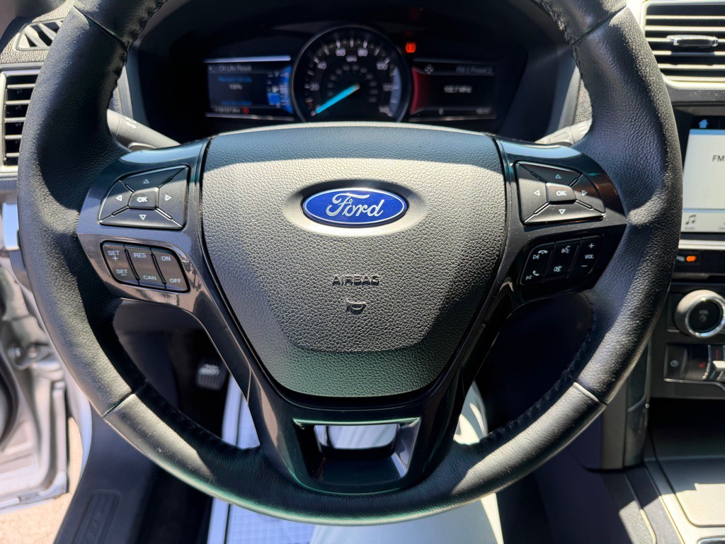 2017 Ford Explorer Image 16