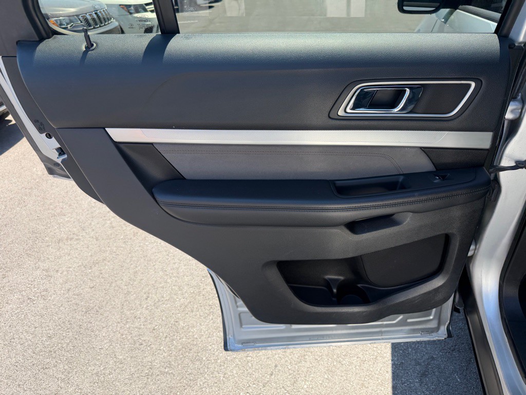 2017 Ford Explorer Image 19
