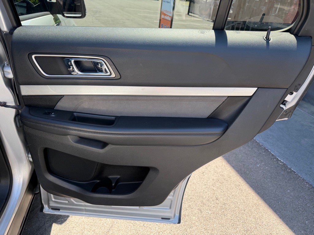 2017 Ford Explorer Image 26