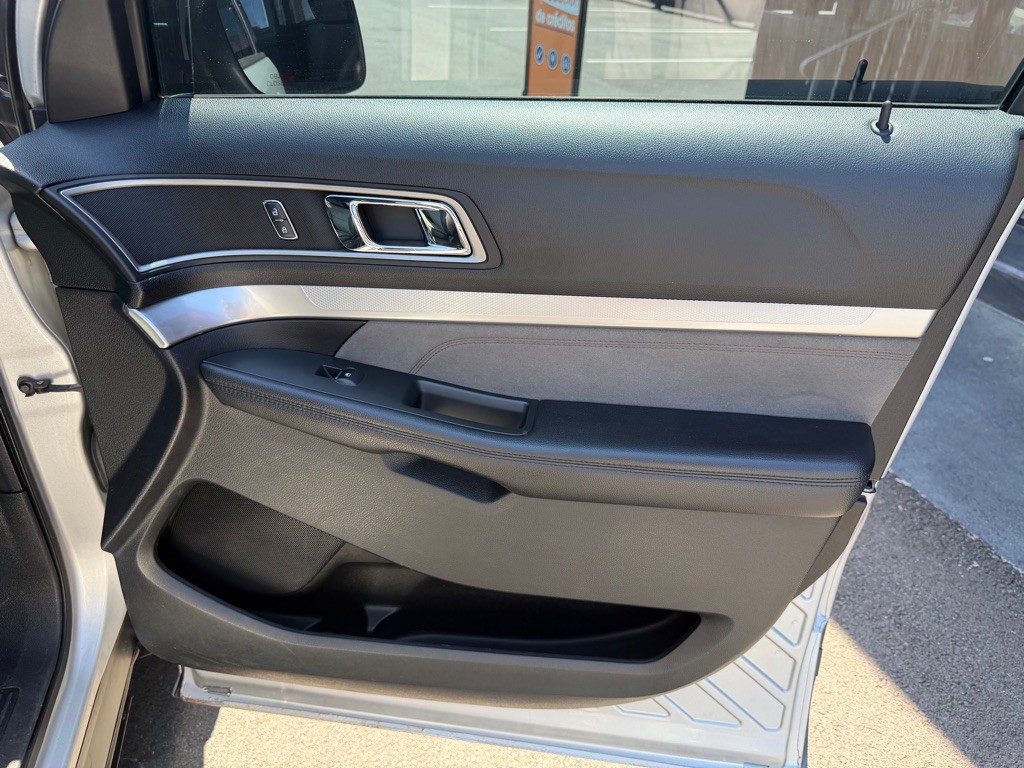 2017 Ford Explorer Image 29