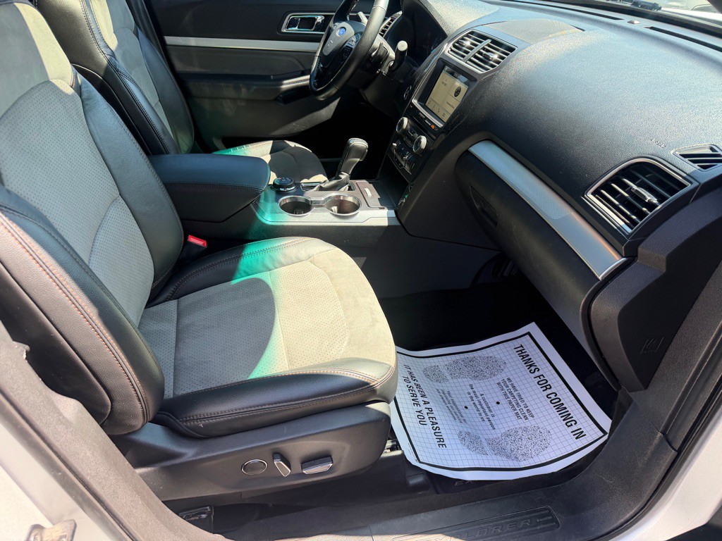 2017 Ford Explorer Image 30