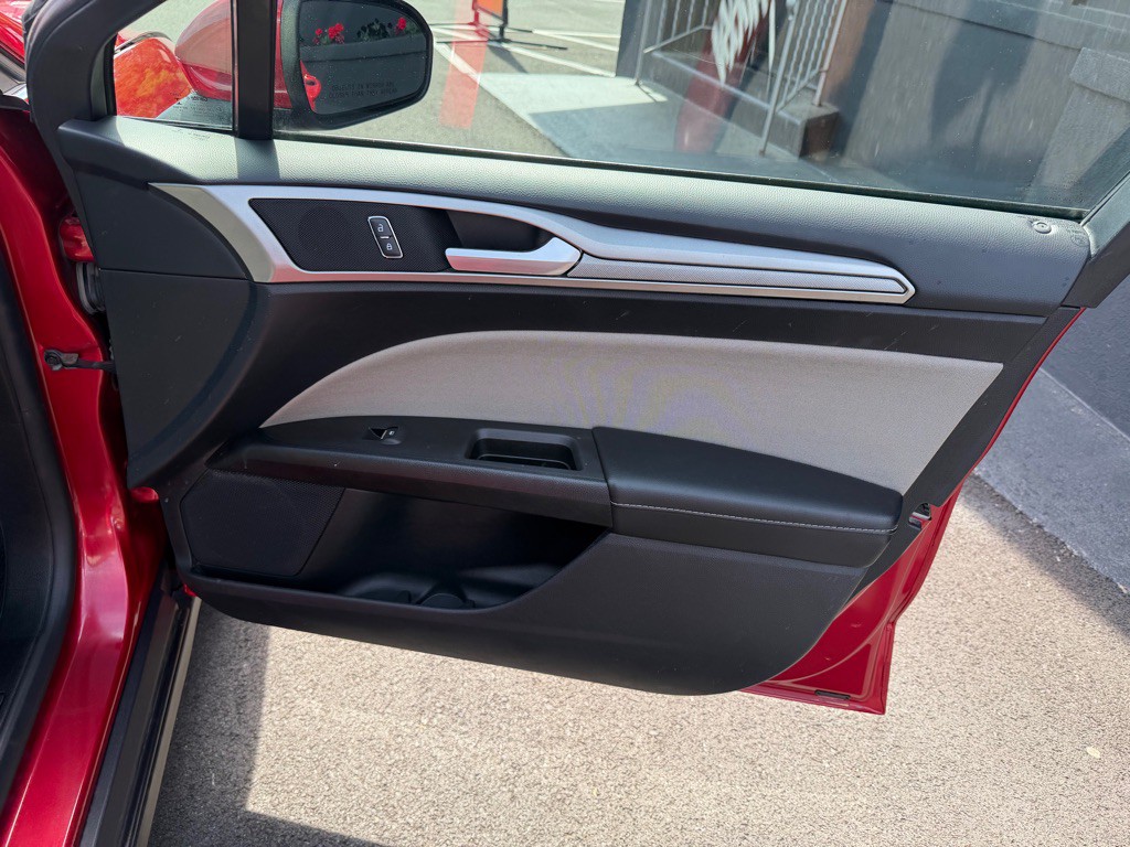2020 Ford Fusion Image 24