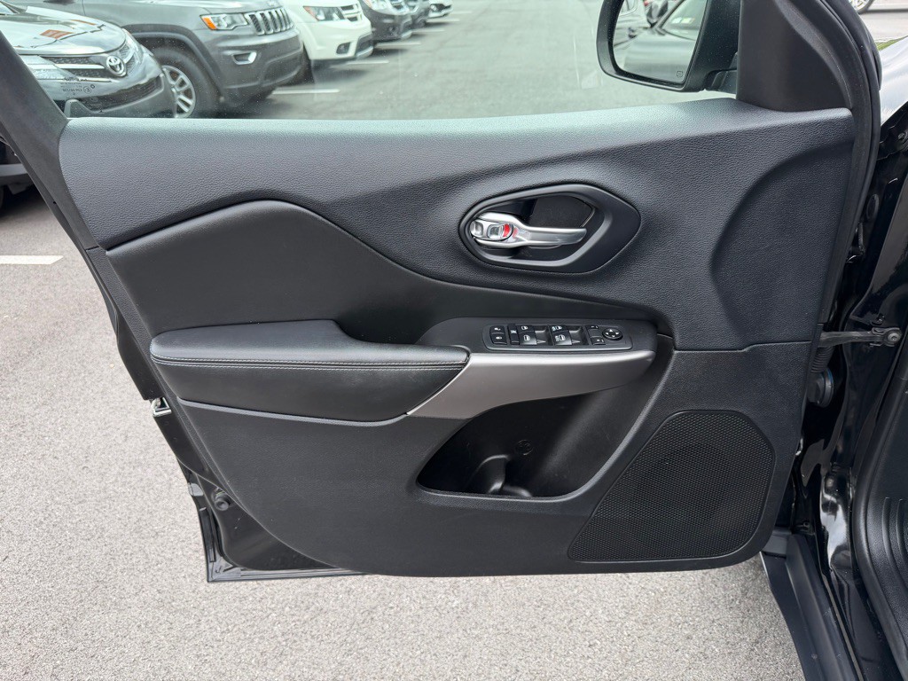 2019 Jeep Cherokee Image 11