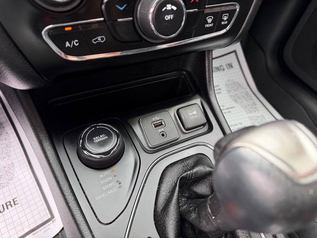 2019 Jeep Cherokee Image 17