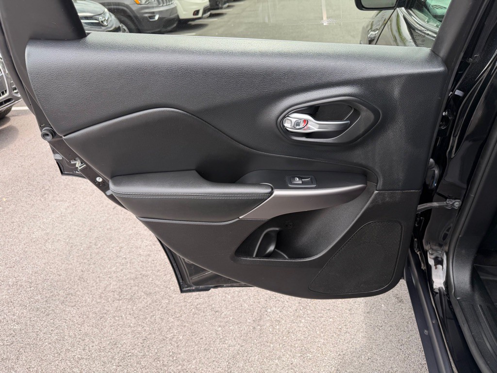 2019 Jeep Cherokee Image 19