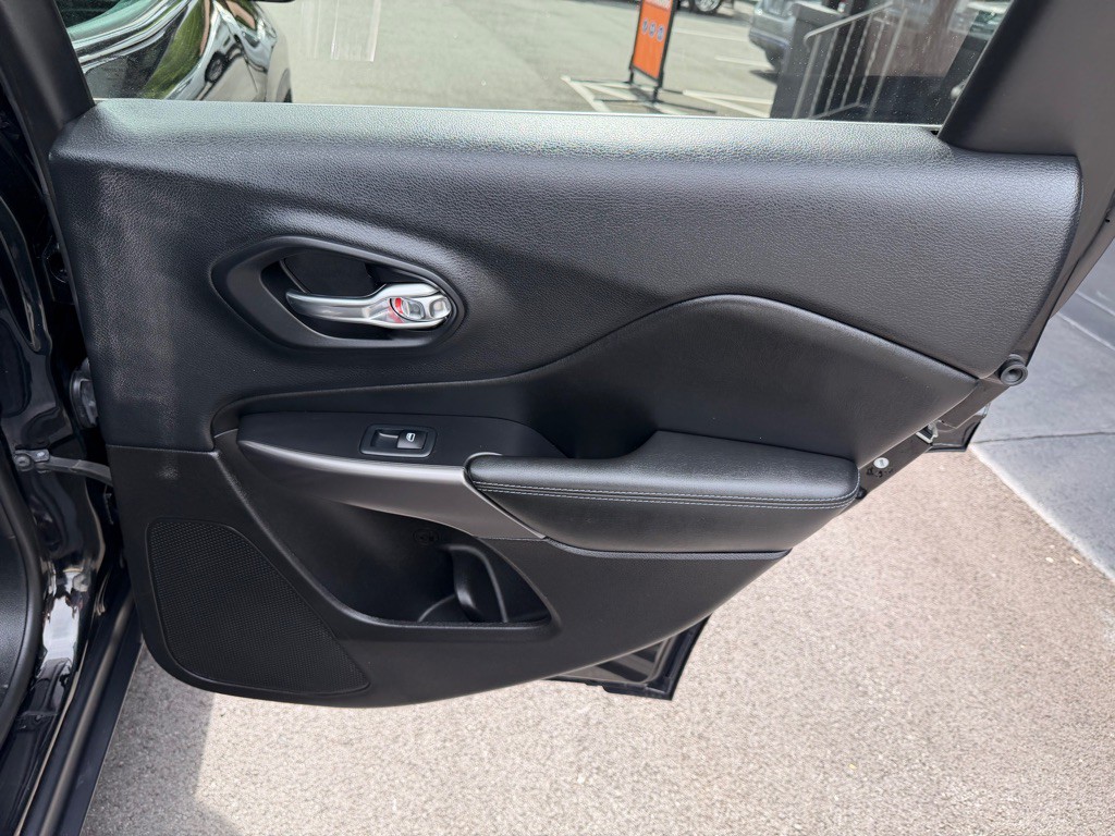 2019 Jeep Cherokee Image 23