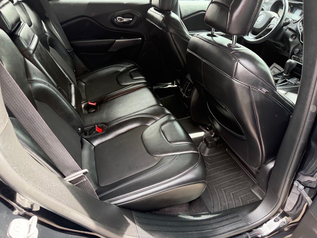 2019 Jeep Cherokee Image 24