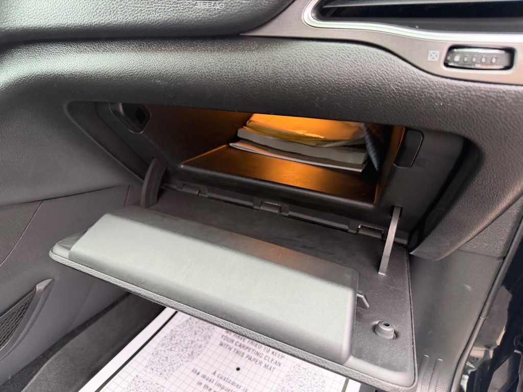 2019 Jeep Cherokee Image 27