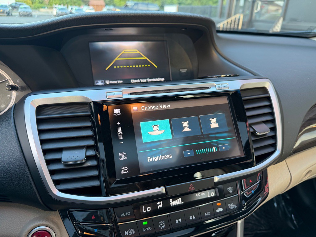 2017 Honda Accord Image 17