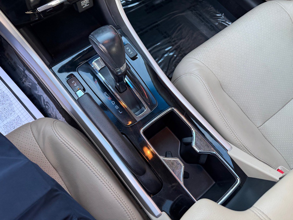 2017 Honda Accord Image 19