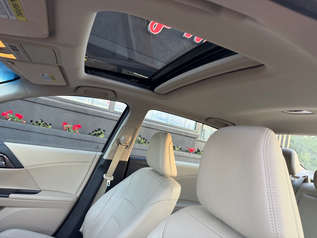 2017 Honda Accord Image 20