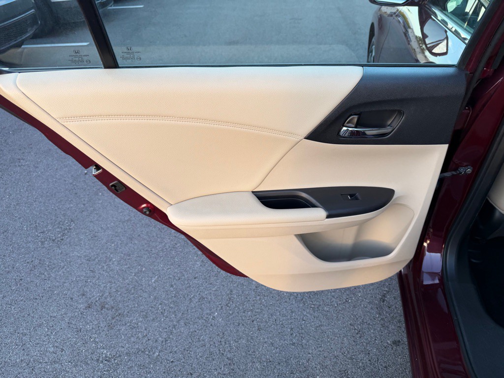 2017 Honda Accord Image 21