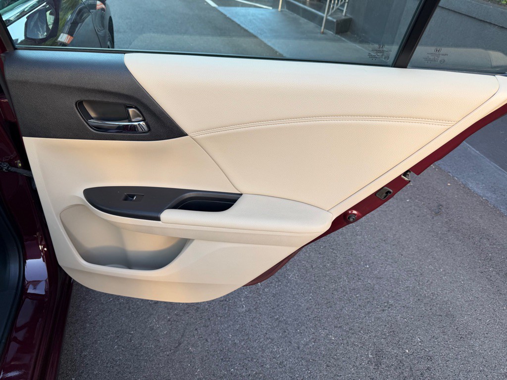 2017 Honda Accord Image 24