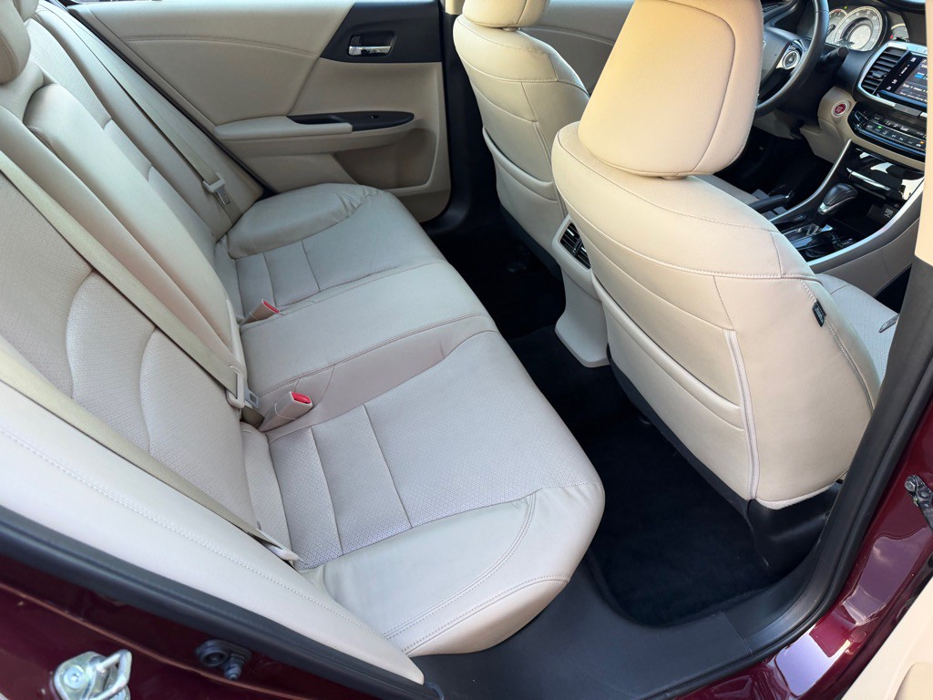 2017 Honda Accord Image 25