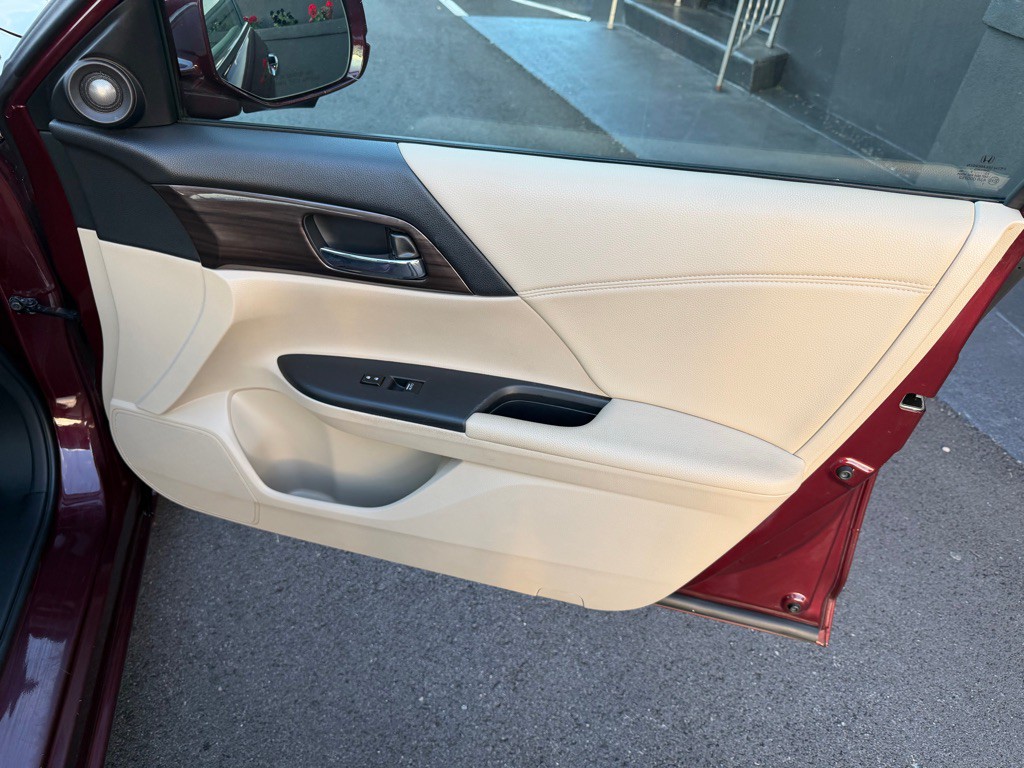 2017 Honda Accord Image 26