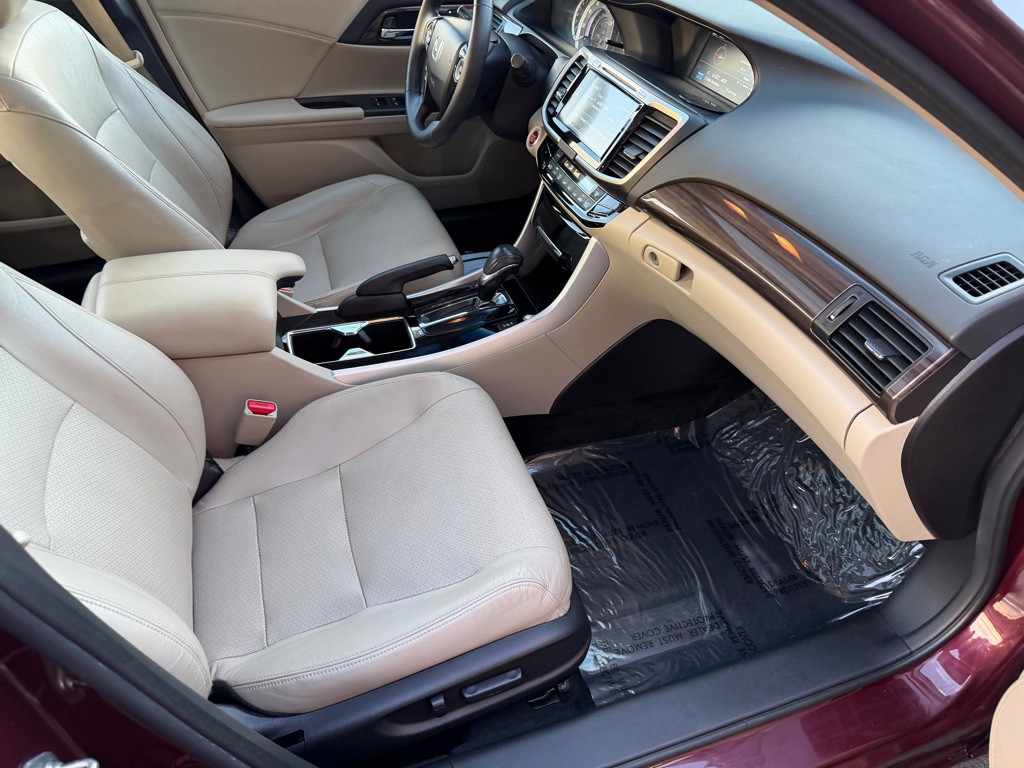 2017 Honda Accord Image 27