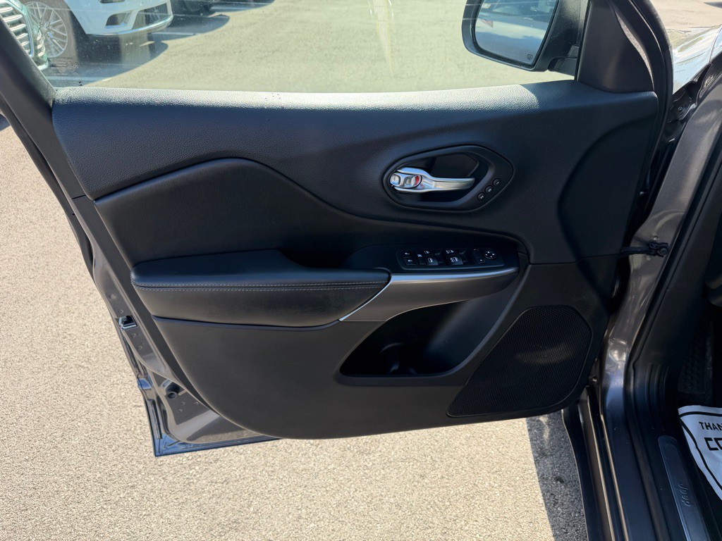 2019 Jeep Cherokee Image 12