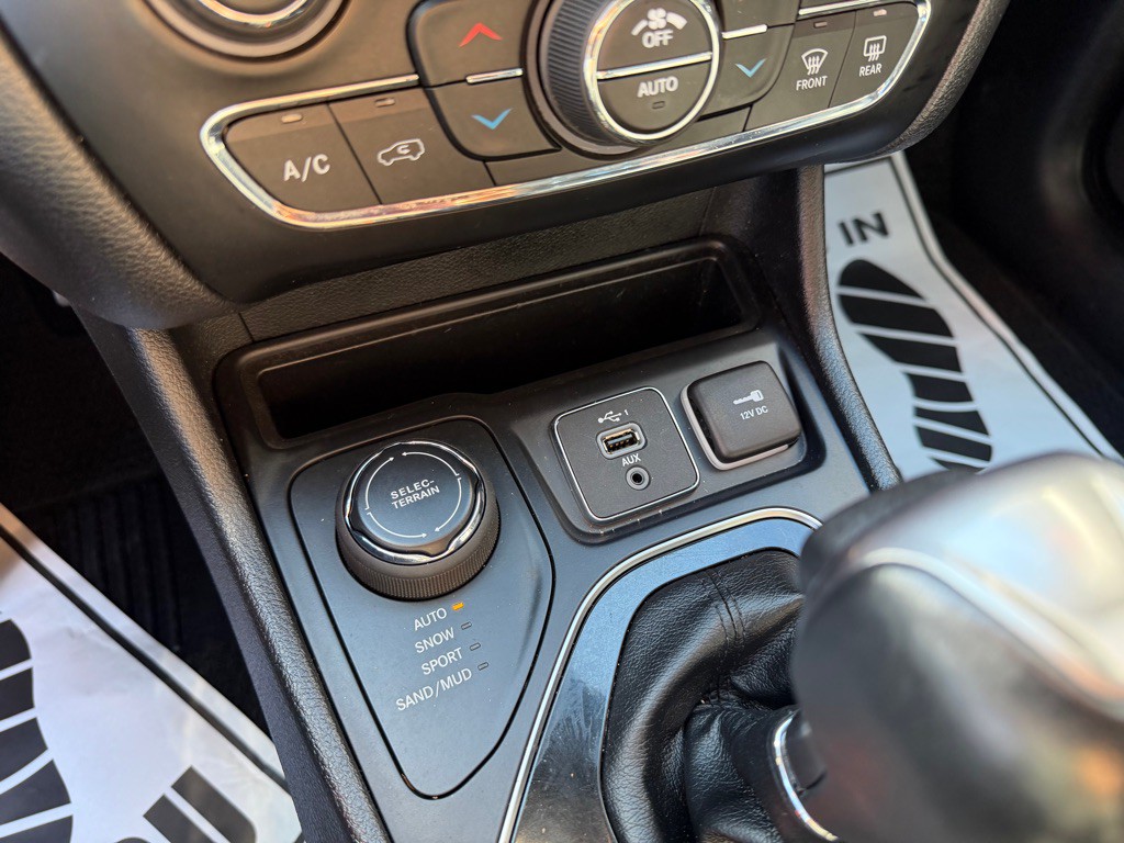 2019 Jeep Cherokee Image 18