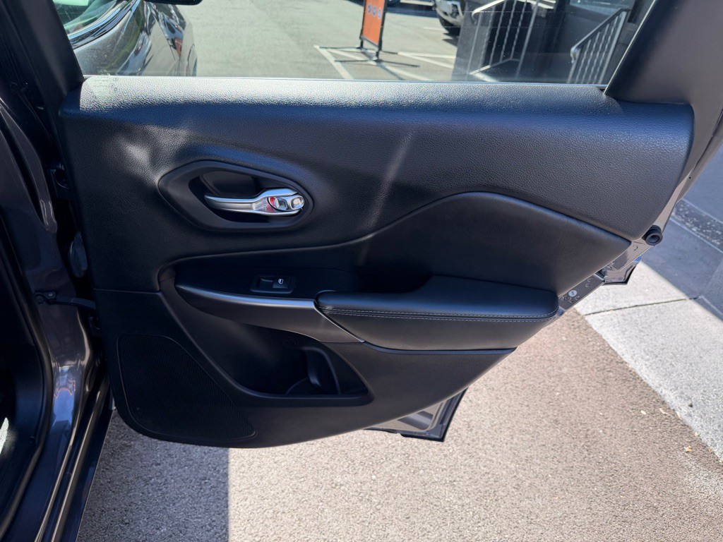2019 Jeep Cherokee Image 28