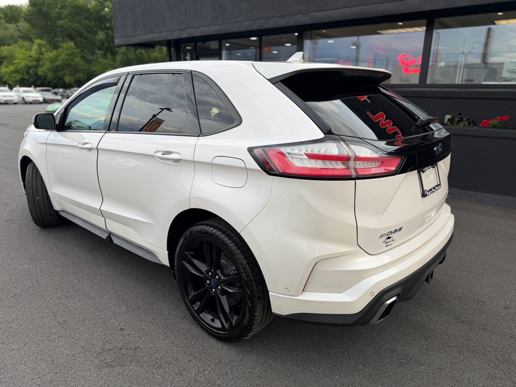 2019 Ford Edge Image 4
