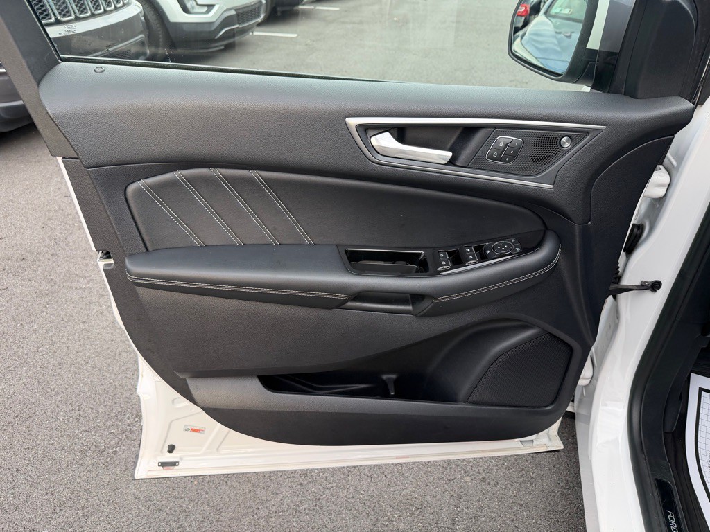 2019 Ford Edge Image 12