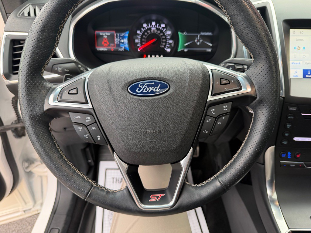 2019 Ford Edge Image 16