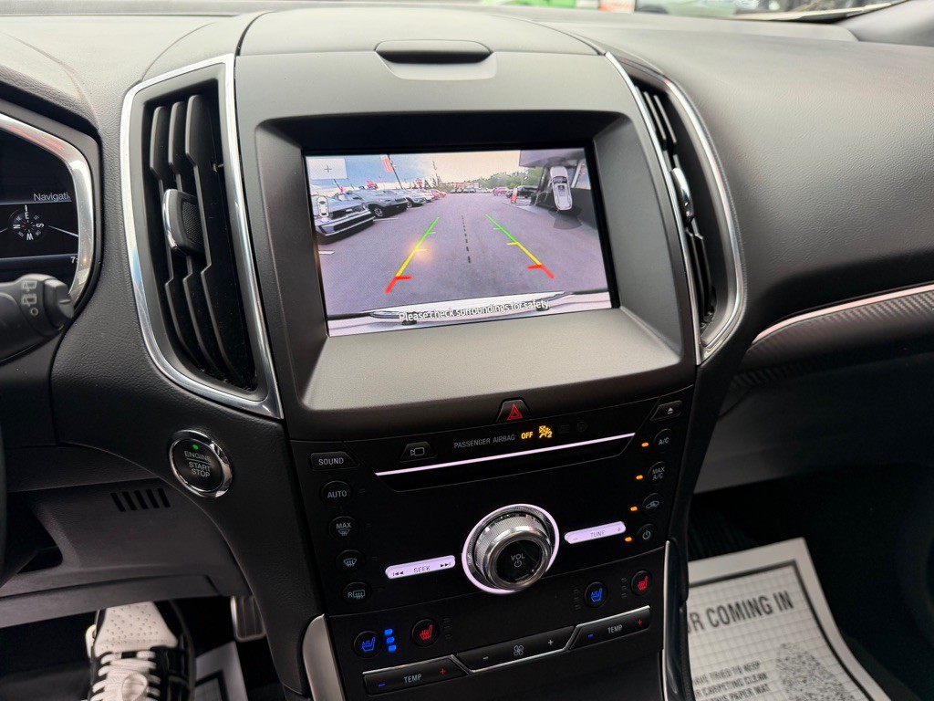2019 Ford Edge Image 17