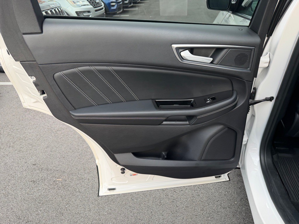 2019 Ford Edge Image 19