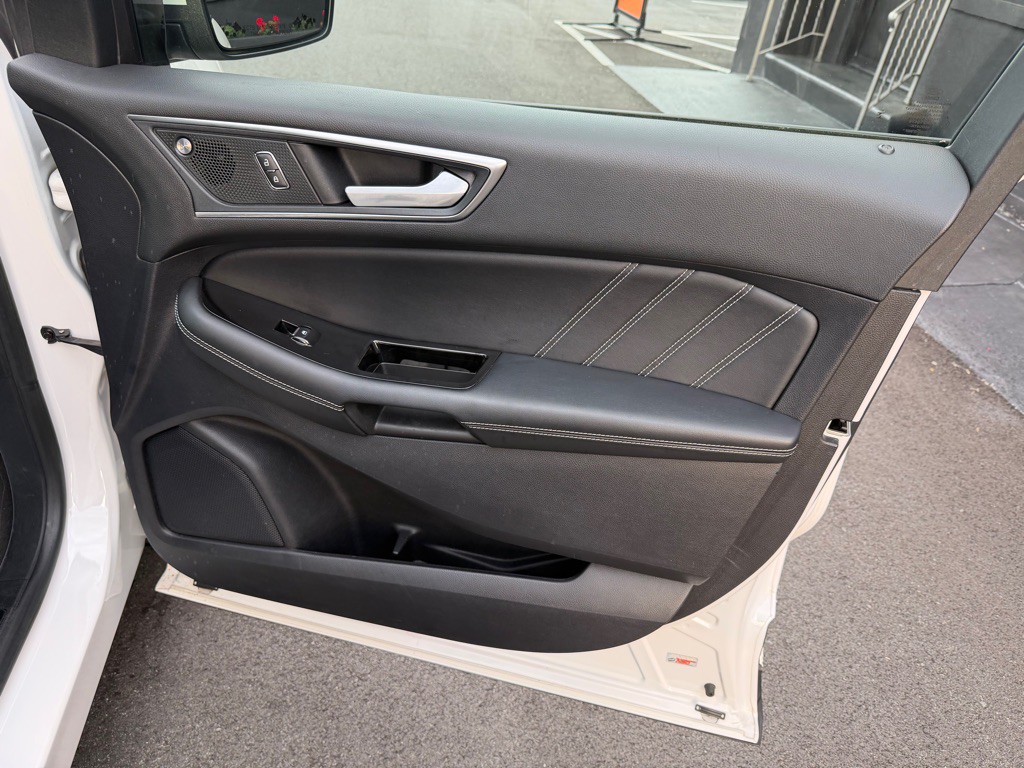 2019 Ford Edge Image 27