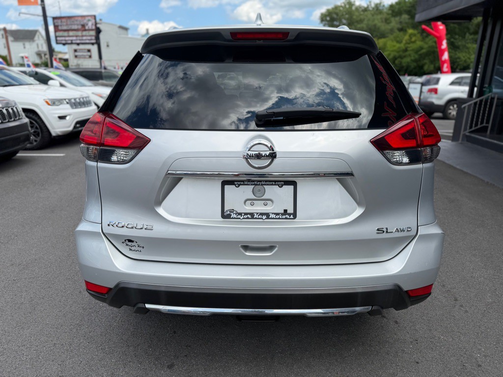 2018 Nissan Rogue Image 3