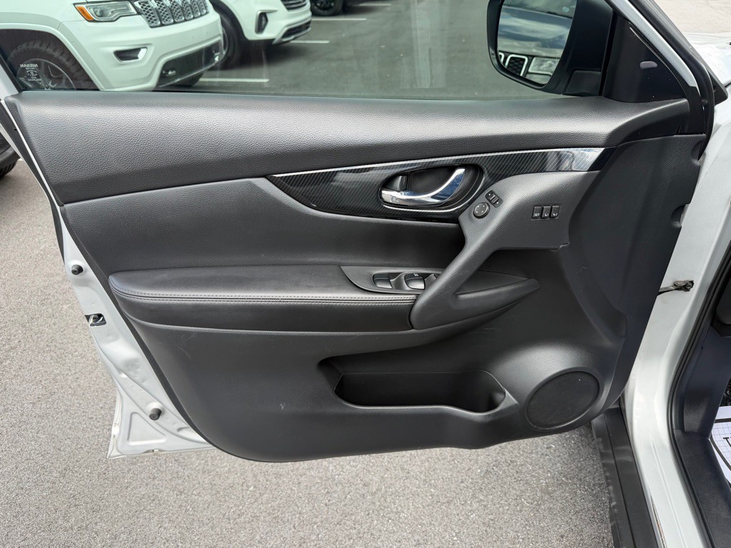 2018 Nissan Rogue Image 10