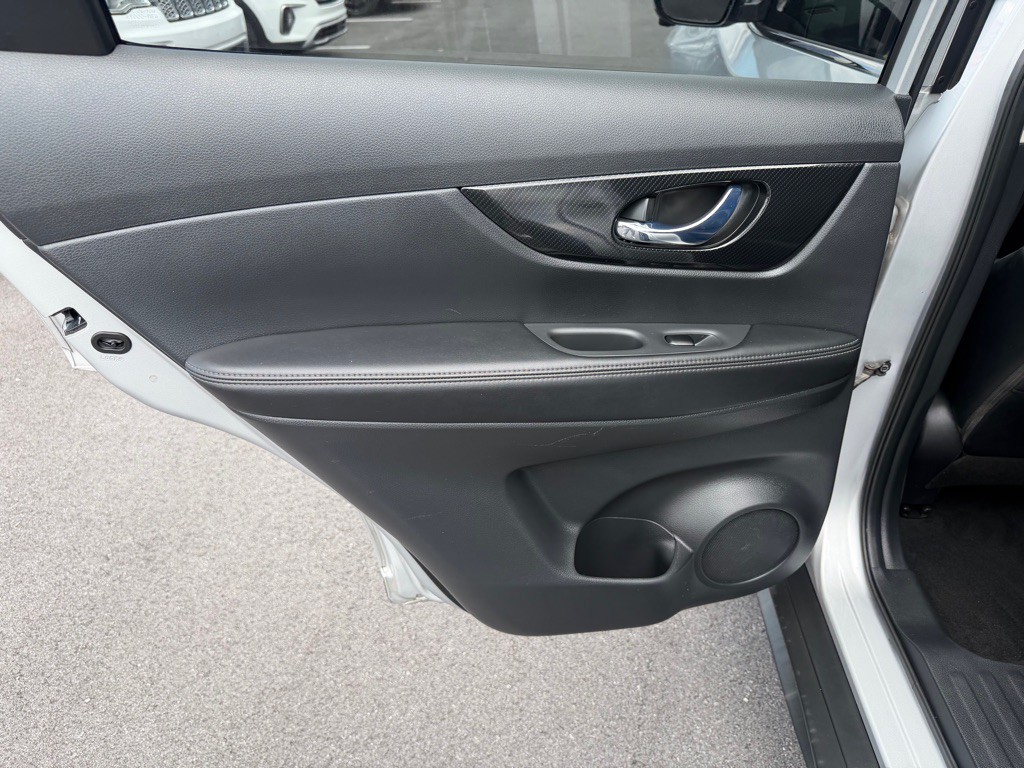 2018 Nissan Rogue Image 18