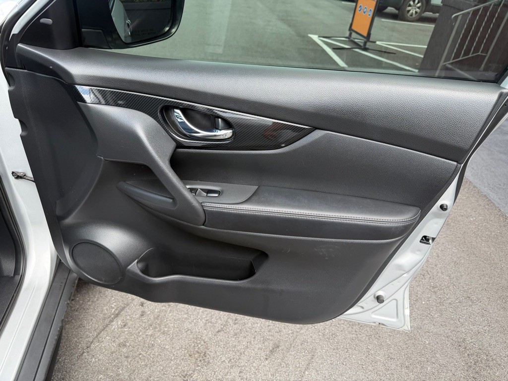 2018 Nissan Rogue Image 25