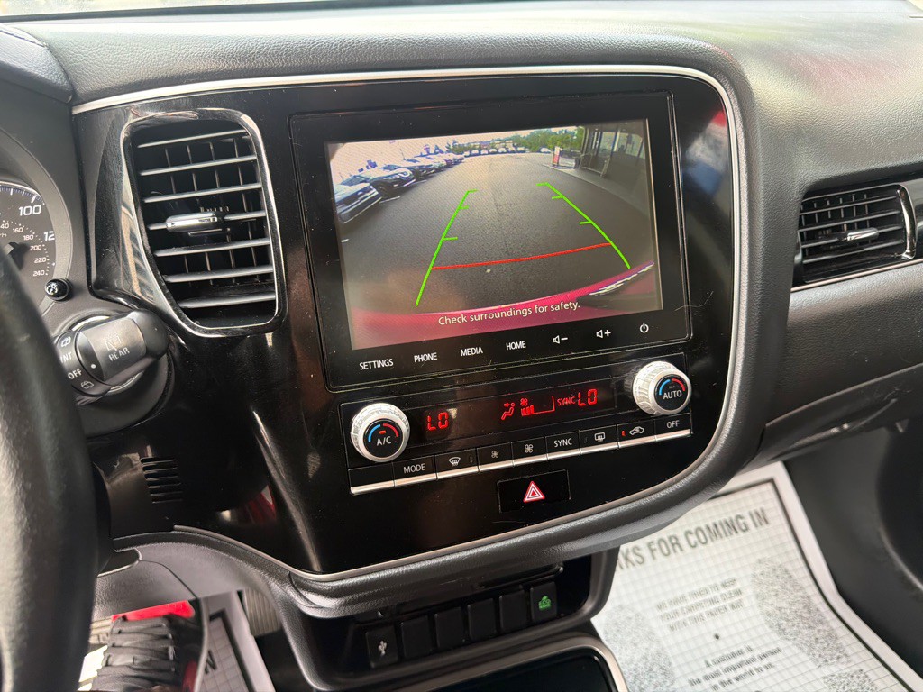 2020 Mitsubishi Outlander Image 16