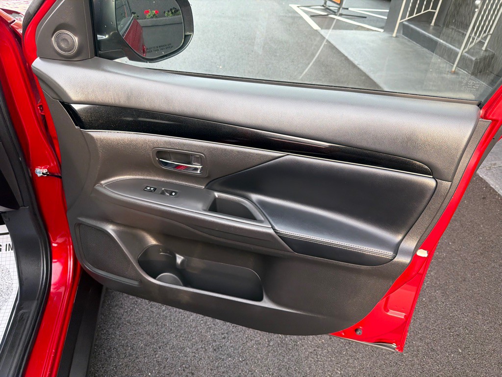 2020 Mitsubishi Outlander Image 24