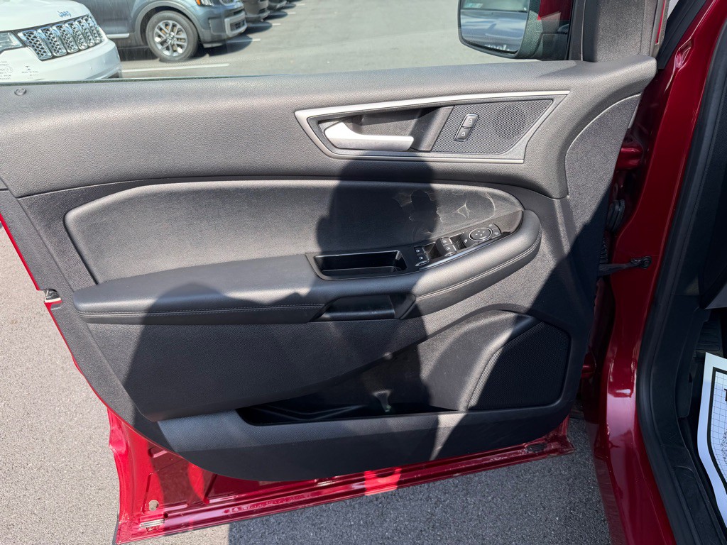 2019 Ford Edge Image 12