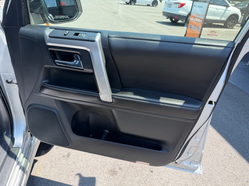2015 Toyota 4Runner Image 26